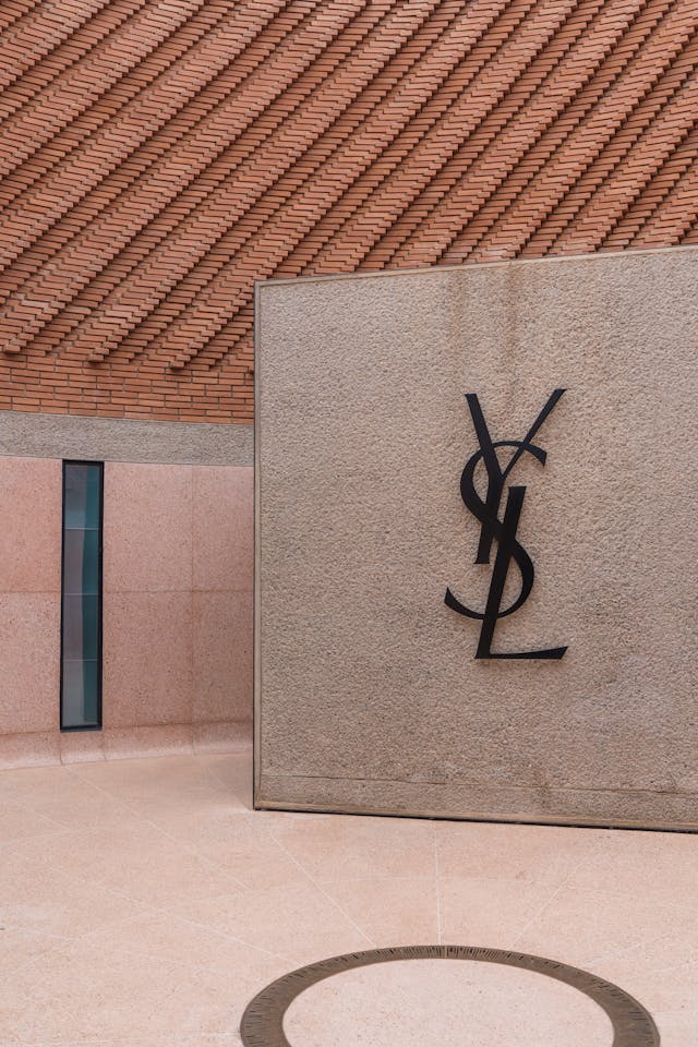 Logotipo Yves Saint Laurent